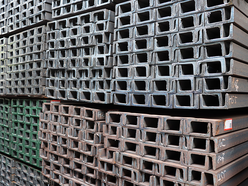 槽鋼：種類(lèi)齊全  按需定制